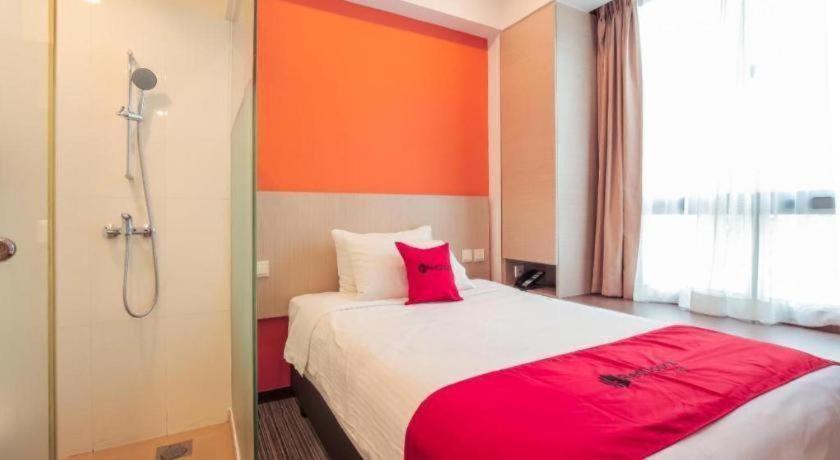 Hotel Reddoorz Premium @ Balestier Singapore